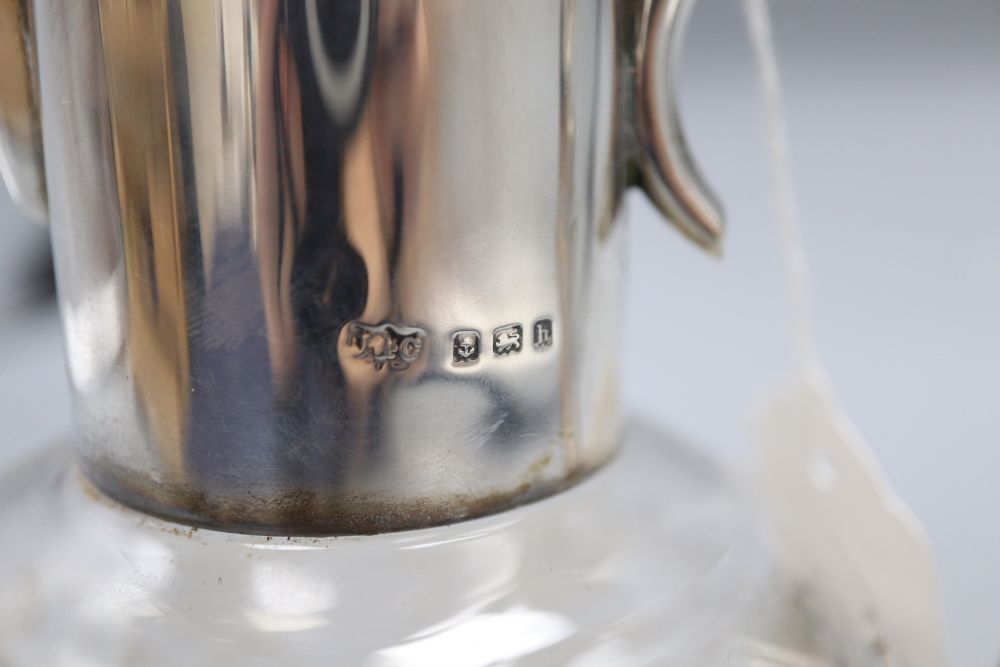 An Edwardian silver mounted etched glass claret jug, Birmingham, 1907, height 19.7cm.